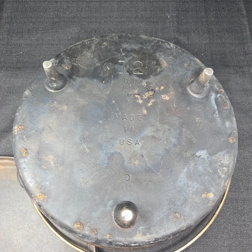 Antique Unmarked Lodge #12 Cast Iron 3 Leg Dutch Oven Camp USA Made